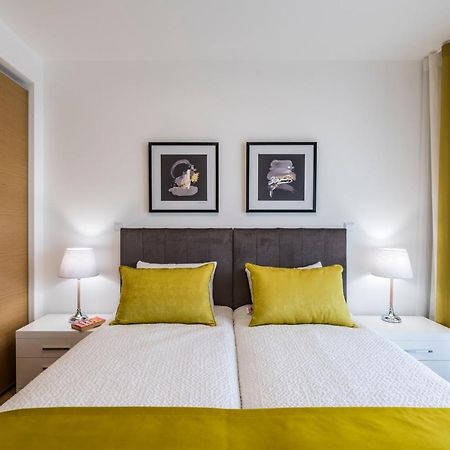 Coolhouses Lagos, 2 Bed Stylish City Flat, Rooftop Shared Pool, Clayheart Luaran gambar
