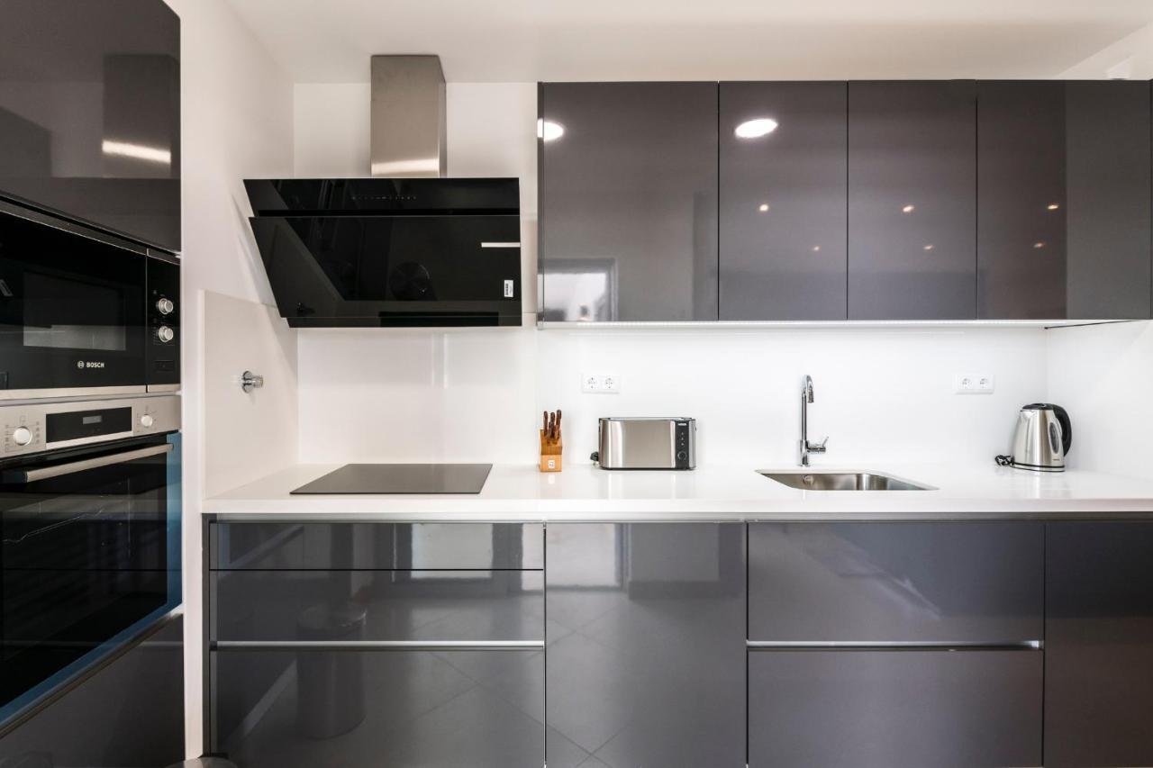 Coolhouses Lagos, 2 Bed Stylish City Flat, Rooftop Shared Pool, Clayheart Luaran gambar