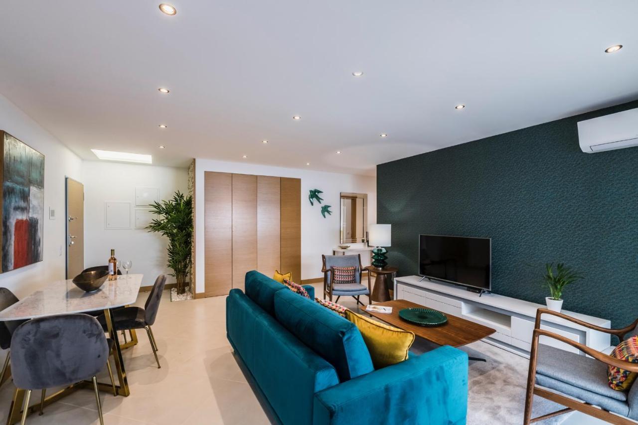 Coolhouses Lagos, 2 Bed Stylish City Flat, Rooftop Shared Pool, Clayheart Luaran gambar