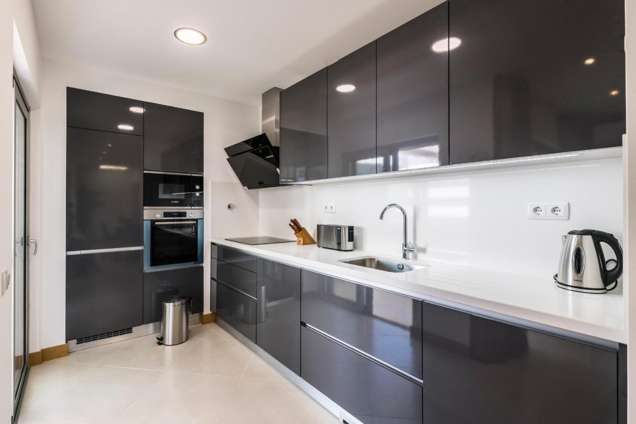 Coolhouses Lagos, 2 Bed Stylish City Flat, Rooftop Shared Pool, Clayheart Luaran gambar