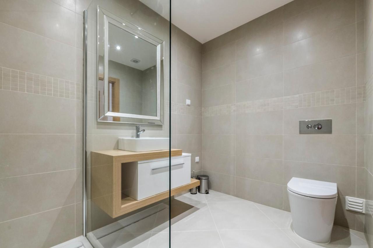 Coolhouses Lagos, 2 Bed Stylish City Flat, Rooftop Shared Pool, Clayheart Luaran gambar